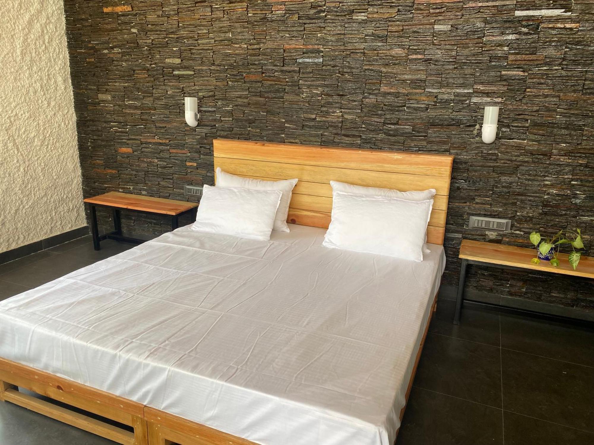 Ilika Resort Chakrāta Exteriör bild